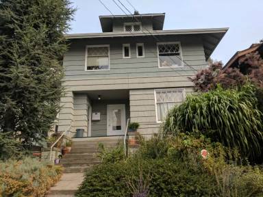 Main picture of 620 12th Ave E