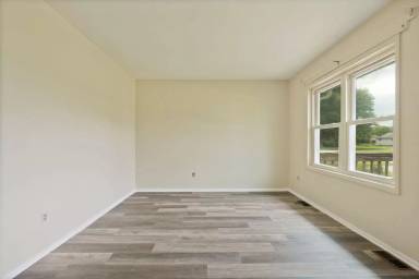 Main picture of 2511 Needham St
