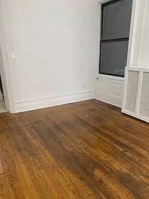 Main picture of 624 E 11th St