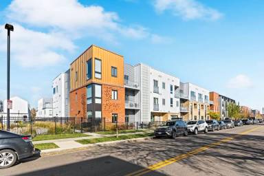 Main picture of 2525 Arapahoe St