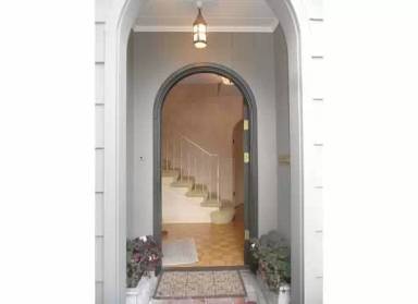 Main picture of 208 W 9th St