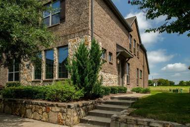 Main picture of 5332 Locust Dr