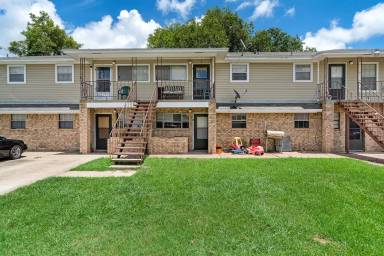 Main picture of 2729 Main St