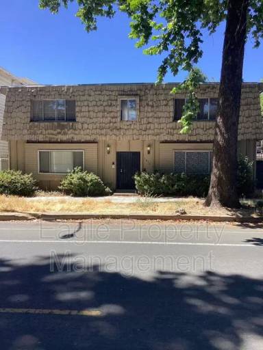Main picture of 1816 F St