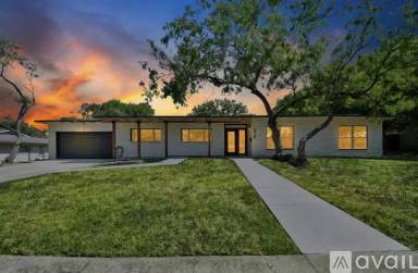Main picture of 215 Shadywood Ln
