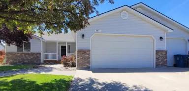 Main picture of 167 NE Thunder St