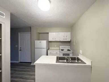 Main picture of 822 Whitethorne Ave