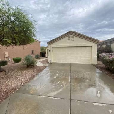 Main picture of 864 S 239th Ln