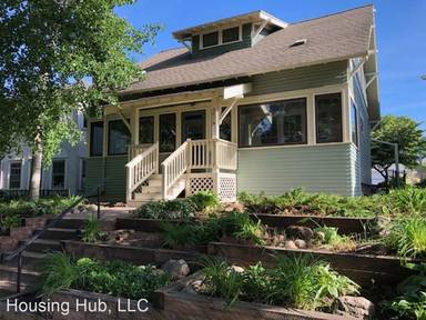 Main picture of 2079 Saint Clair Ave