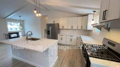 Main picture of 3200 Greenfield Rd