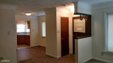 Main picture of 15846 Warwick Ave