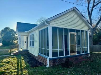 Main picture of 103 Walker St
