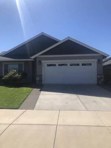 Main picture of 2641 Dahlia Way
