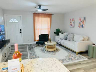 Main picture of 1214 W Leigh St