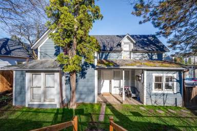 Main picture of 215 SE Spring St