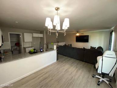 Main picture of 4611 Lewis Ave