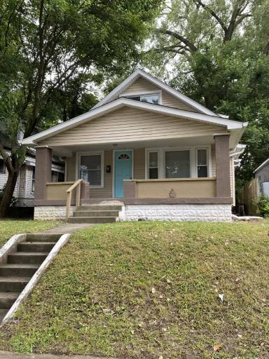 Main picture of 2921 E 19th St