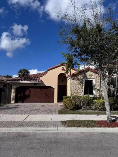 Main picture of 10131 NW 10th St