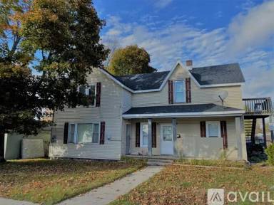Main picture of 608 W Mitchell St
