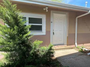 Main picture of 825 S Cherokee St