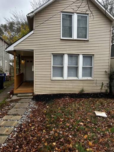 Main picture of 3556 E 82nd St