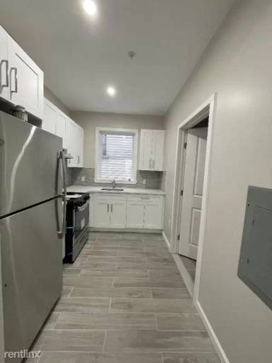 Main picture of 133 Pearsall Ave