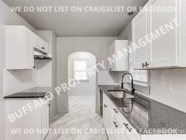 Main picture of 615 SW Grand Blvd