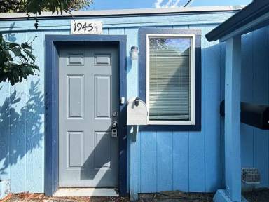 Main picture of 1945 Lawrence St