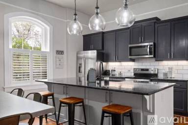 Main picture of 813 Brewer Ave