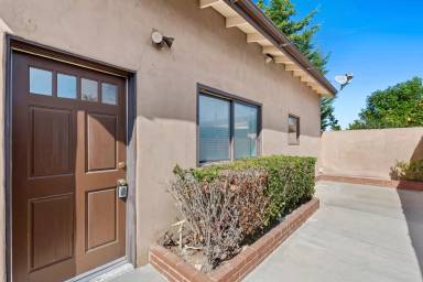 Main picture of 2225 Santa Ana Ave