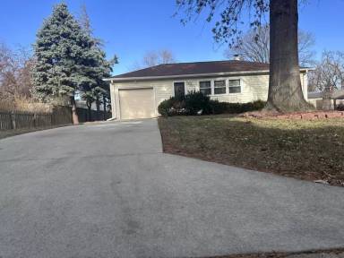 Main picture of 8506 Izard St