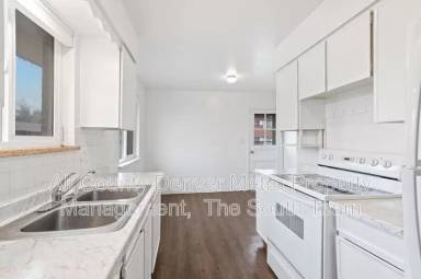 Main picture of 5565 S Delaware St