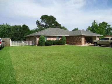 Main picture of 101 Maverick St