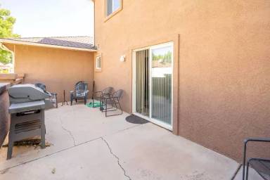 Main picture of 444 Sunland Dr