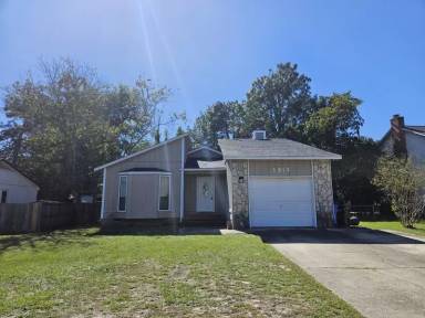 Main picture of 5913 Bishopgate Pl