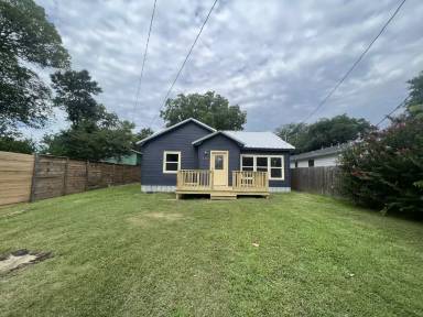 Main picture of 319 N Oleander St