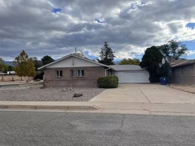 Main picture of 2828 Virginia St NE