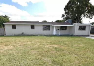 Main picture of 6746 SW 14 St