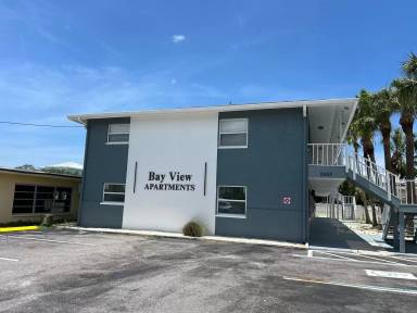 Main picture of 2502 Bay Blvd