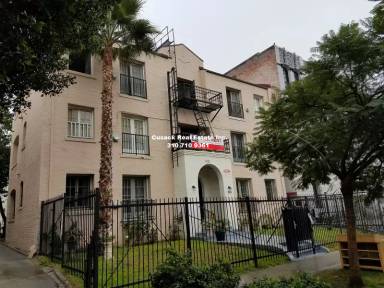 Main picture of 246 S Kenmore Ave