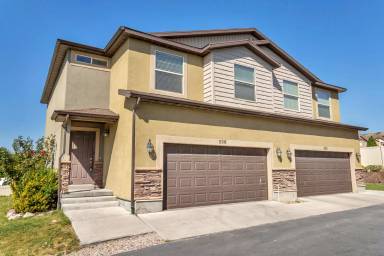 Main picture of 596 W Goldenrod Way