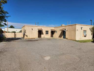 Main picture of 305 N Almendra St