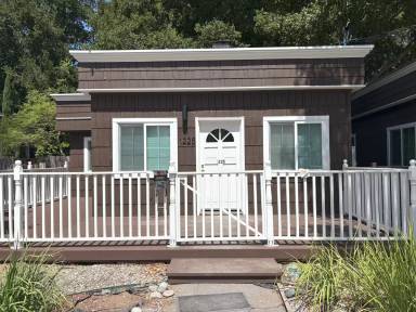 Main picture of 1221 Byron St