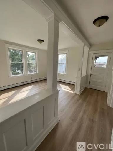 Main picture of 21 Maple St