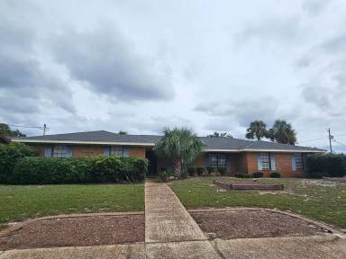 Main picture of 2946 Woodcrest Dr