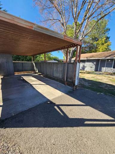 Main picture of 2235 Crater Lake Ave
