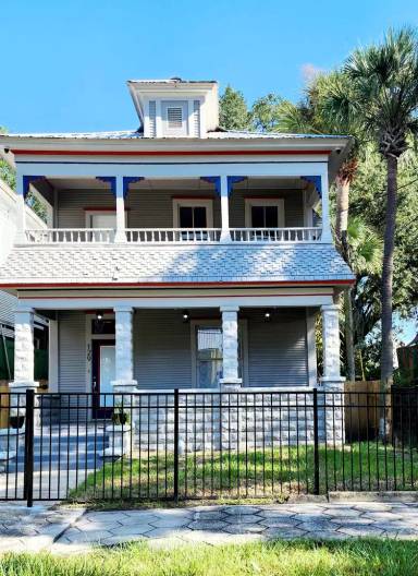 Main picture of 129 E 5th St