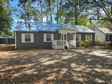 Main picture of 8 Hibiscus Ave