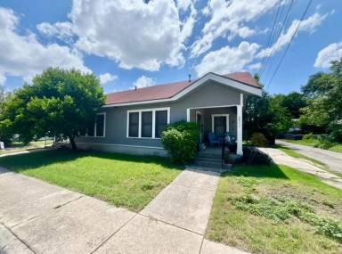 Main picture of 2907 N Elmendorf St