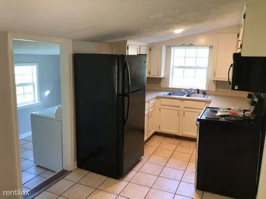 Main picture of 1384 Louisville Hwy